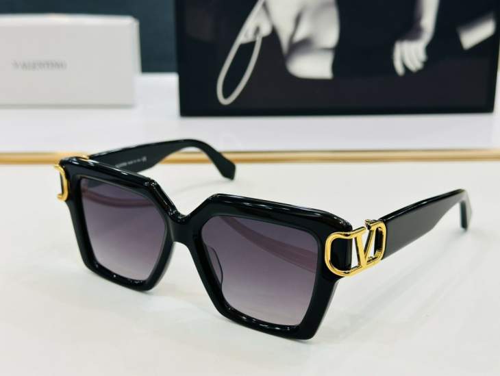 Picture of Valentino Sunglasses _SKUfw63765803fw